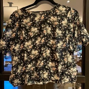 Club Monaco short sleeve floral blouse size L